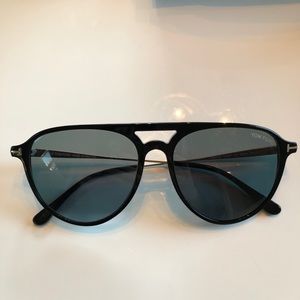 Black Tom Ford aviator sunglasses